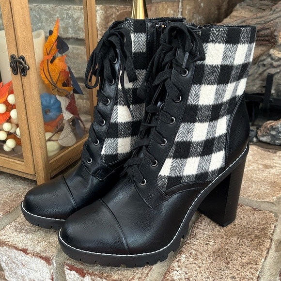 Brand New BCBGeneration Pilas Heeled Lace Up Bootie Black & Ivory Plaid Flannel - Picture 4 of 16